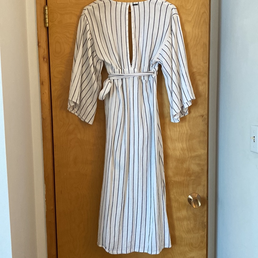 Billabong White Pinstripe Kimono Wrap Maxi Dress womens Size Medium - Picture 5 of 8